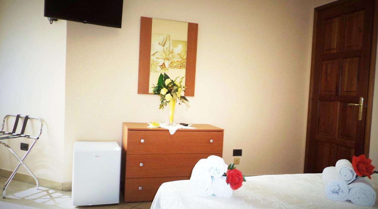 비보발렌티아 Il Girasole B&B 외부 사진