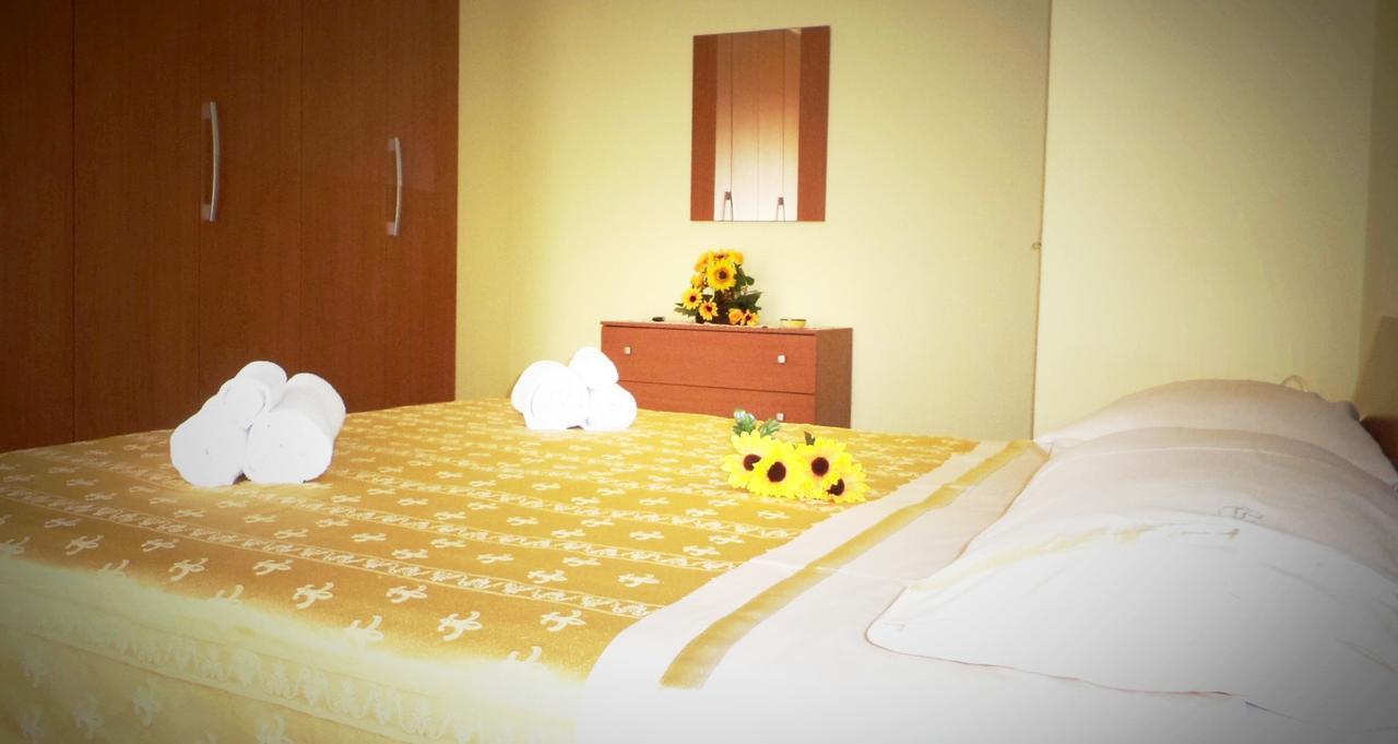 비보발렌티아 Il Girasole B&B 외부 사진